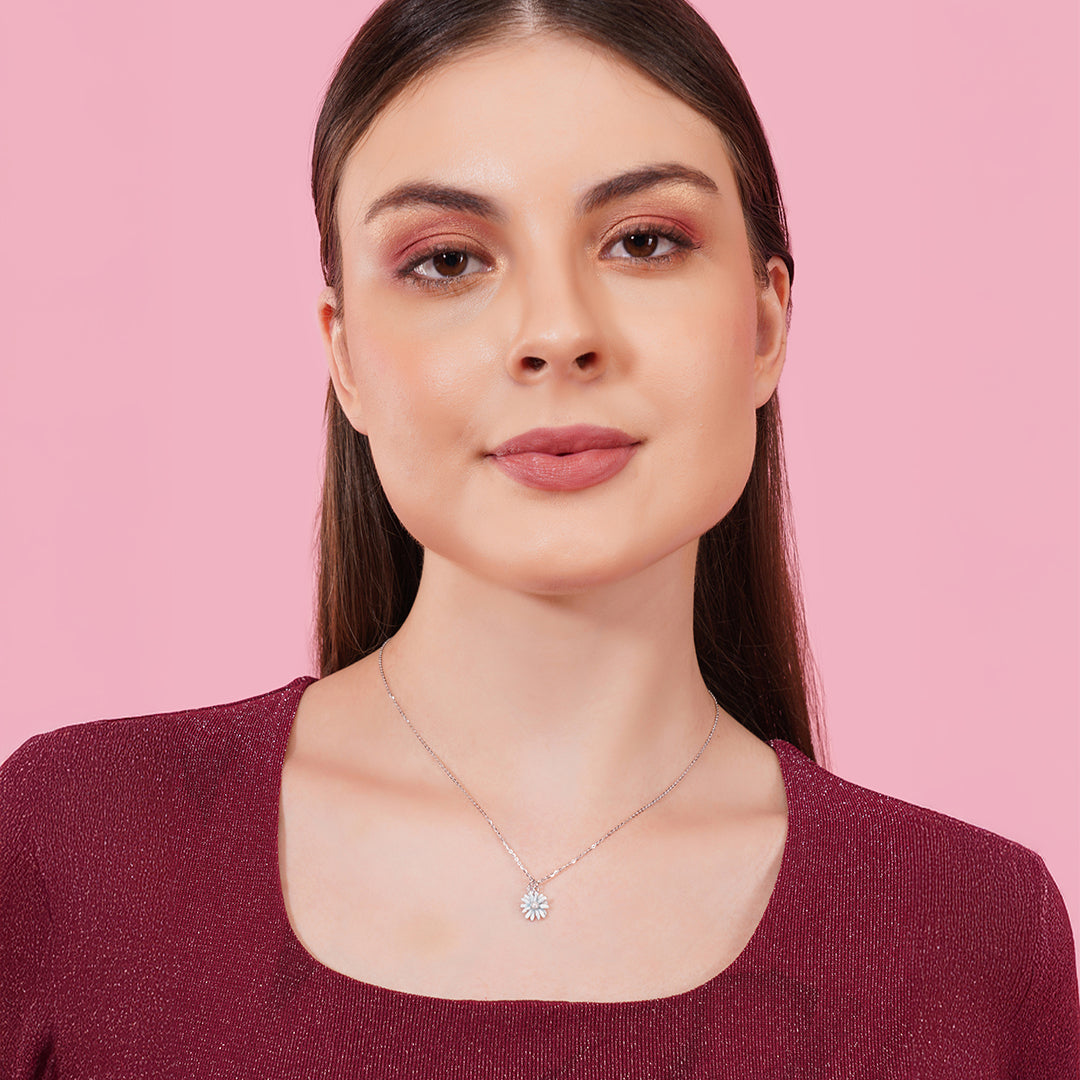 Silver Daisy Pendant