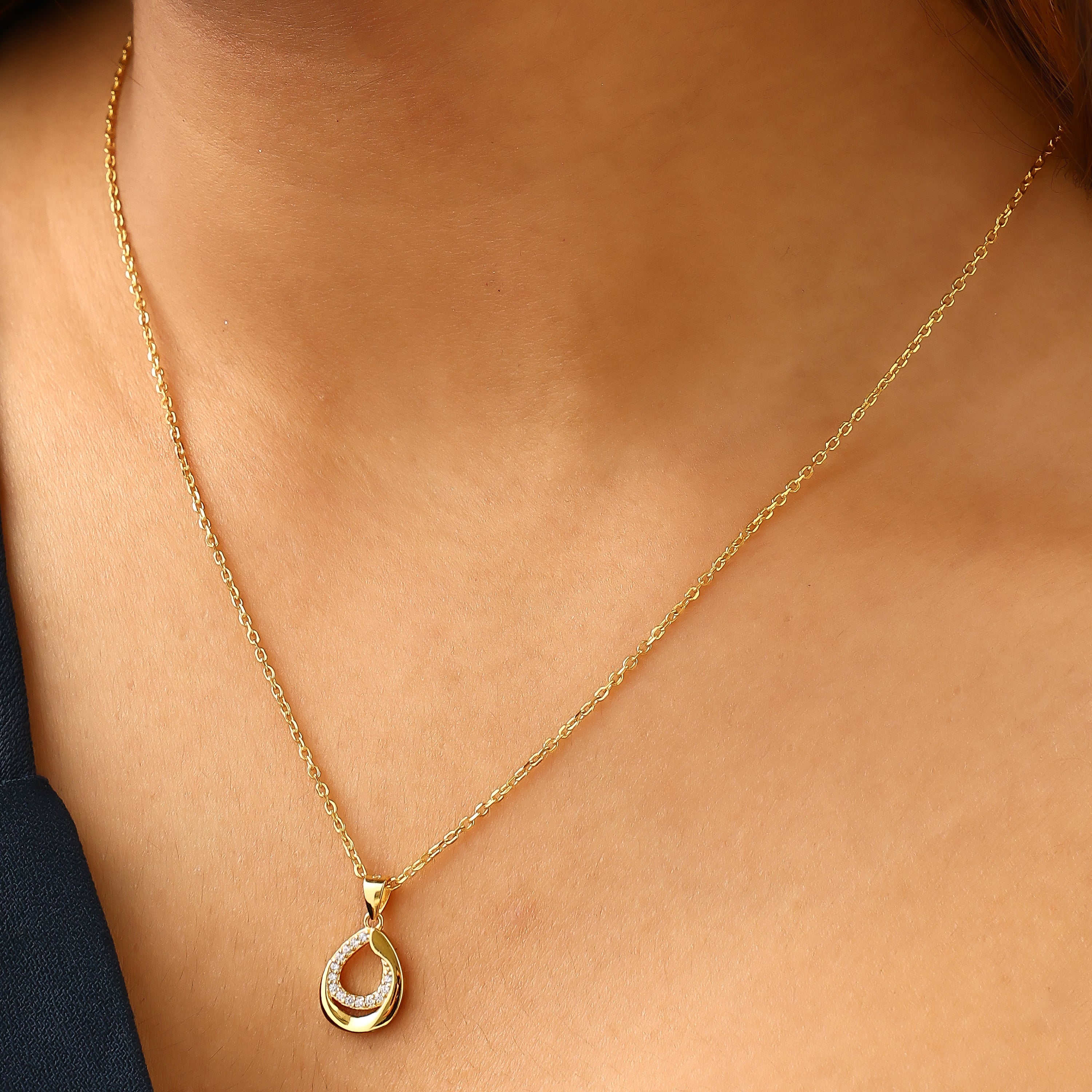 Curved Teardrop Gold-Plated Silver Pendant Set