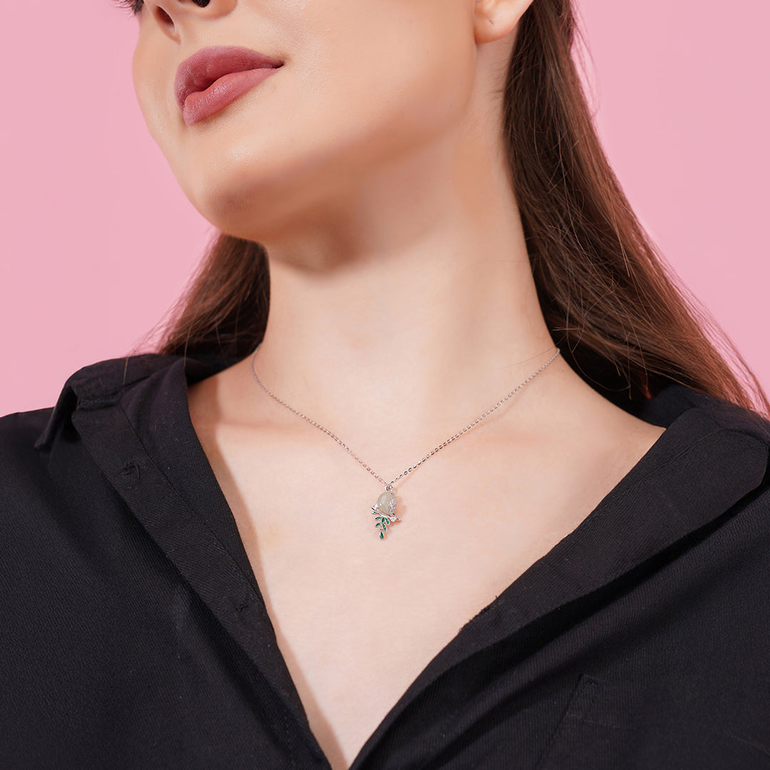 Elegant bird pendant silver modern design look