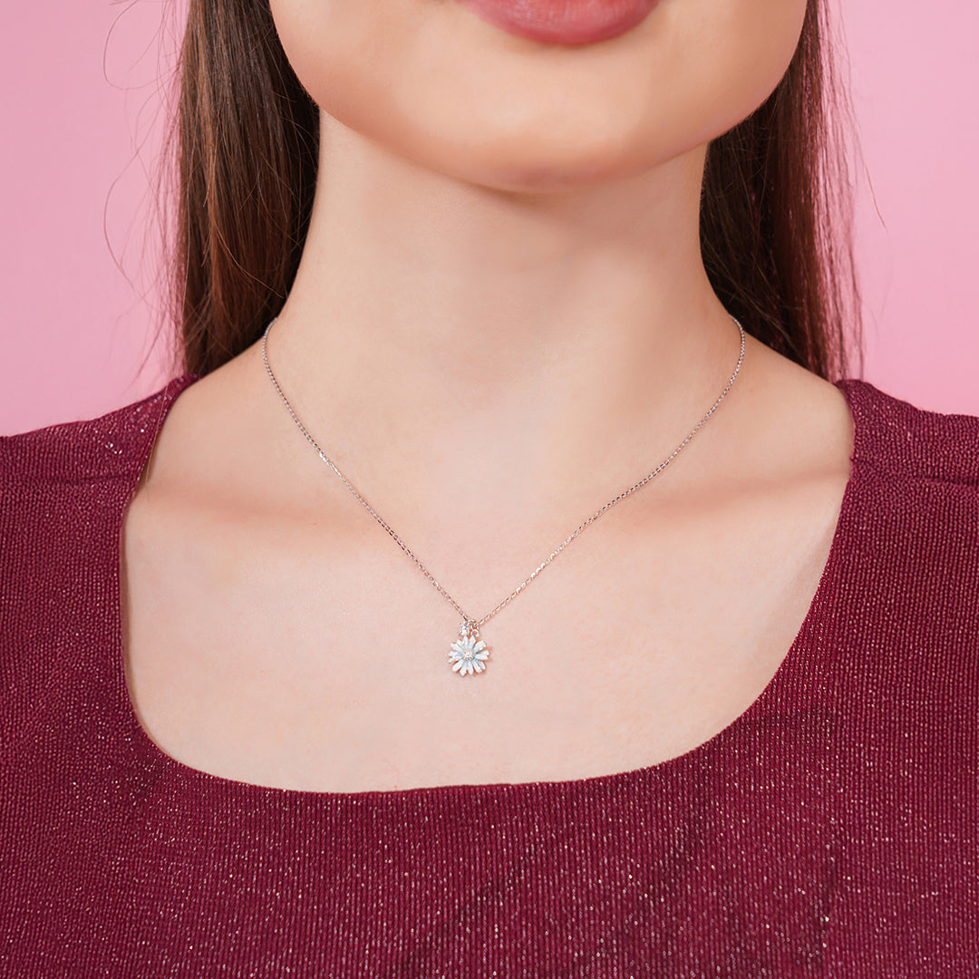 Elegant daisy pendant nature inspired jewellery